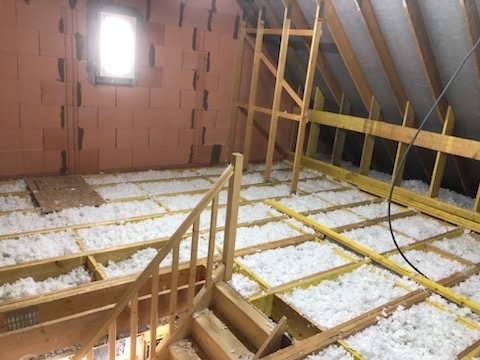 Implantation de l'arrivée de l'escalier dans l'aménagement des combles d'un dessus de garage pour une suite parentale sur CARQUEFOU 44470