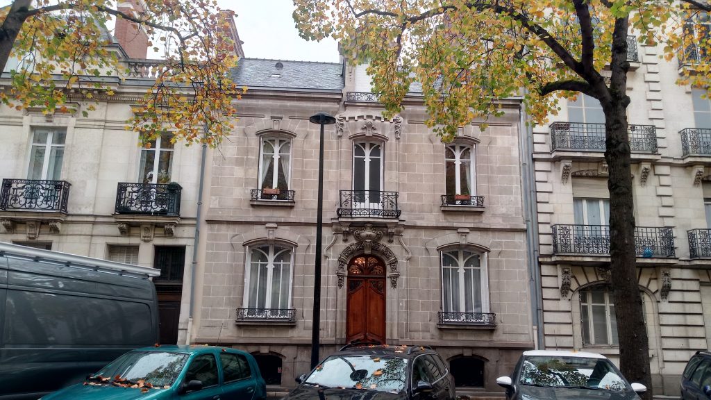 Façade de la maison ou a été procédé à l'isolation de la laine de bois au 2 étage sur Nantes 44000